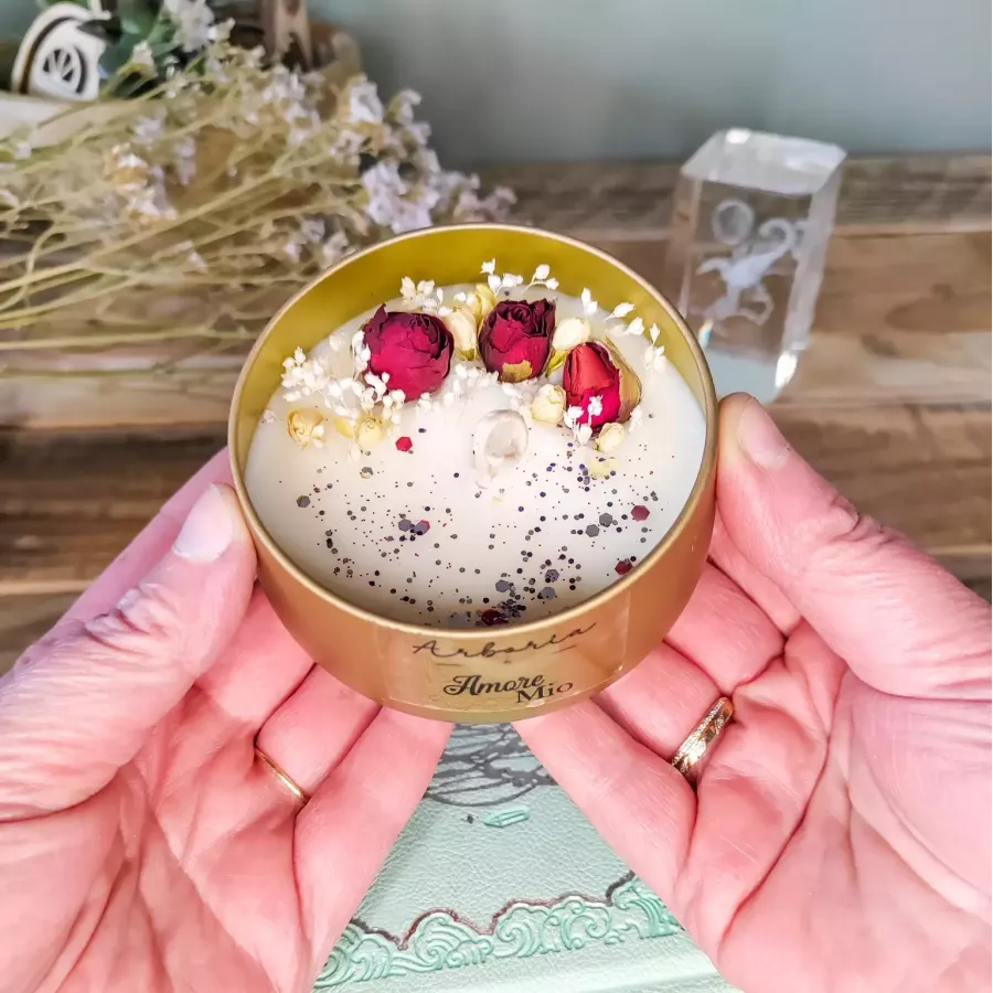 Bougie parfumée "Amore Mio" – Boutons de roses séchées