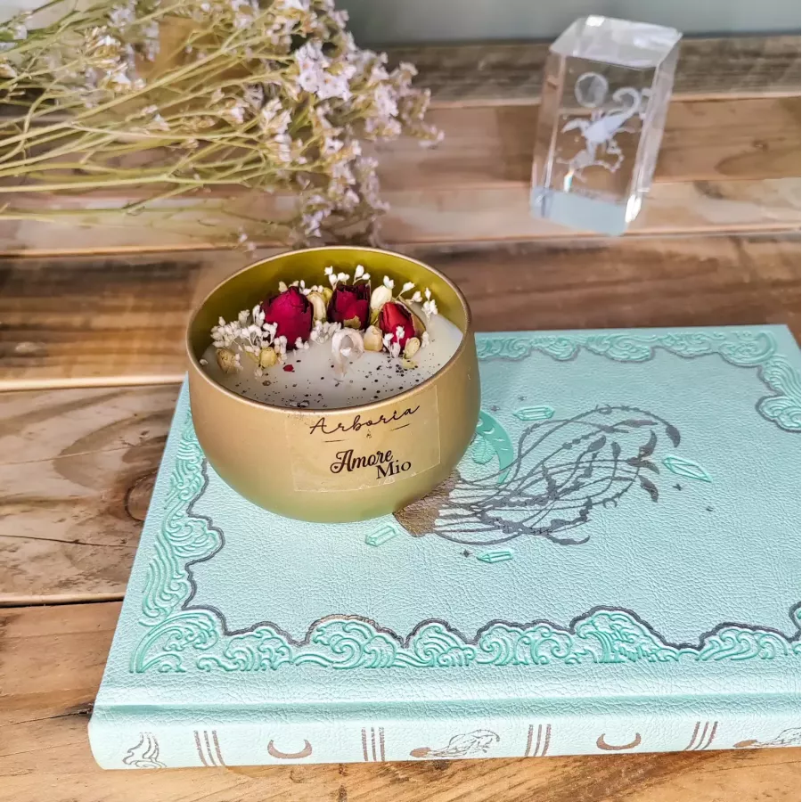 Bougie parfumée "Amore Mio" – Boutons de roses séchées
