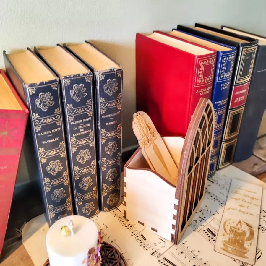Décoration de bibliothèque - séparateur de livres