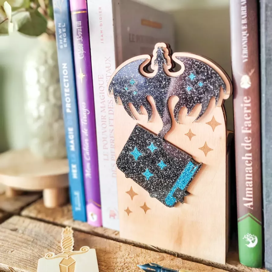 Décoration de bibliothèque secrète – L’Envol des Grimoires
