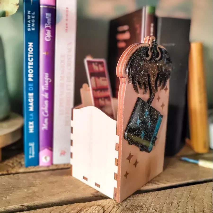 Décoration de bibliothèque secrète – L’Envol des Grimoires