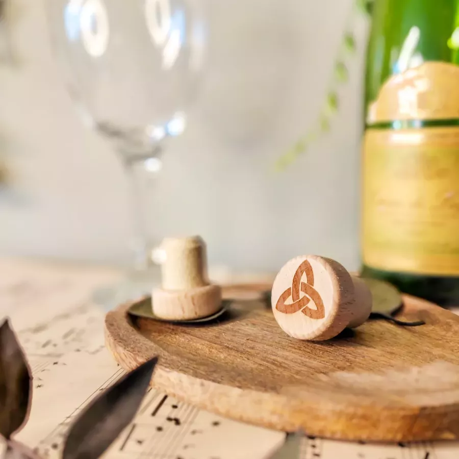 bouchon en liège et bois motif nœud celtique