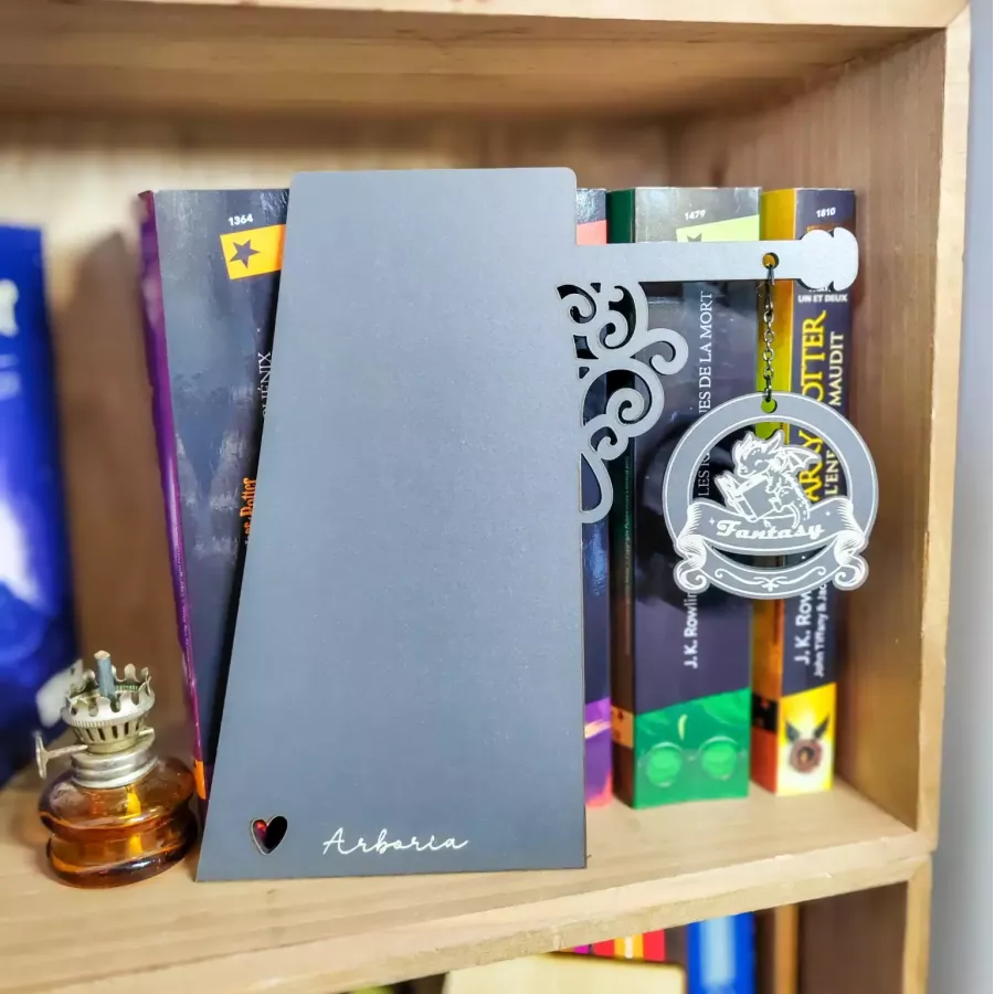 séparateur de livres gris arche calligraphique - décoration bibliothèque