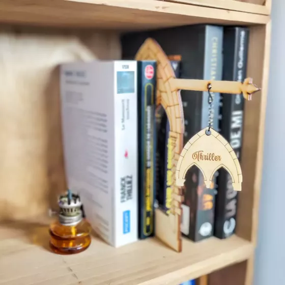 Arche gothique - Séparateur de livres en bois & univers de lecture