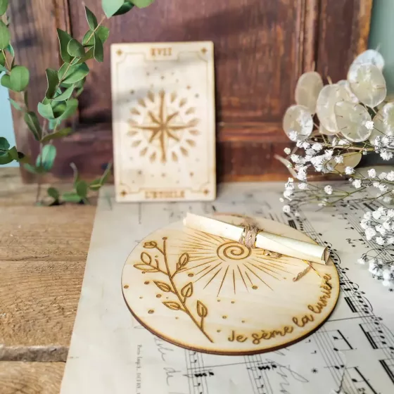 Petit socle à intention en bois gravé - rituel de renouveau et sabbat Imbolc