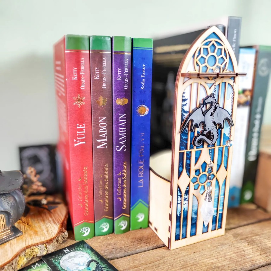 booknook sorcière moderne avec dragon