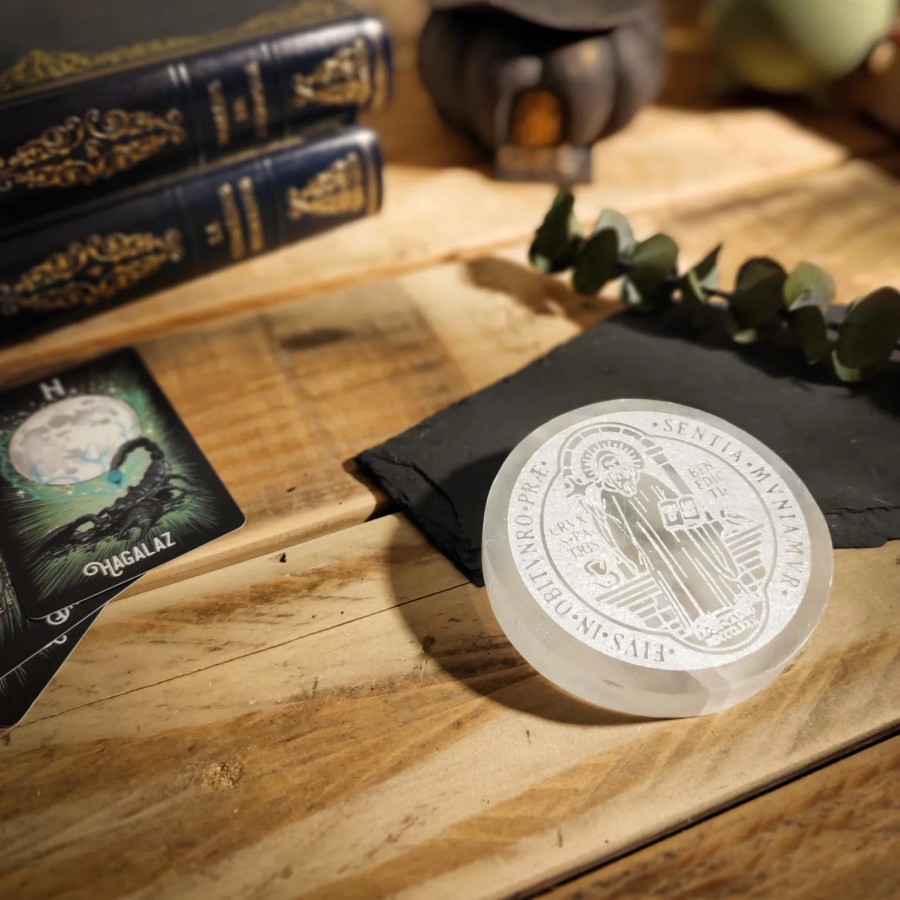 disque sélénite gravé saint benoît