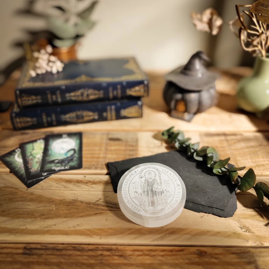 disque sélénite gravé saint benoît