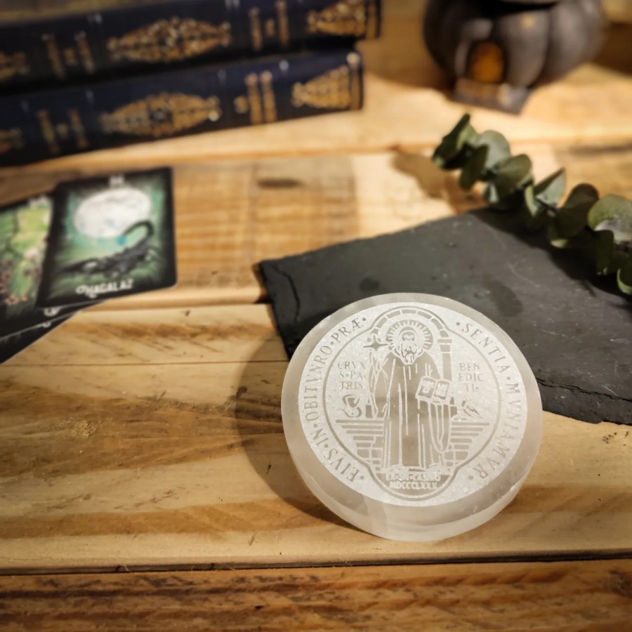 disque sélénite gravé saint benoît