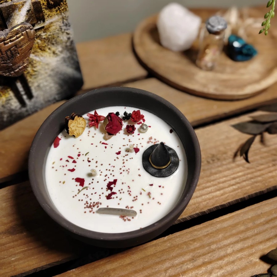 Bougie parfumée ésotérique noir mat ambiance mystique