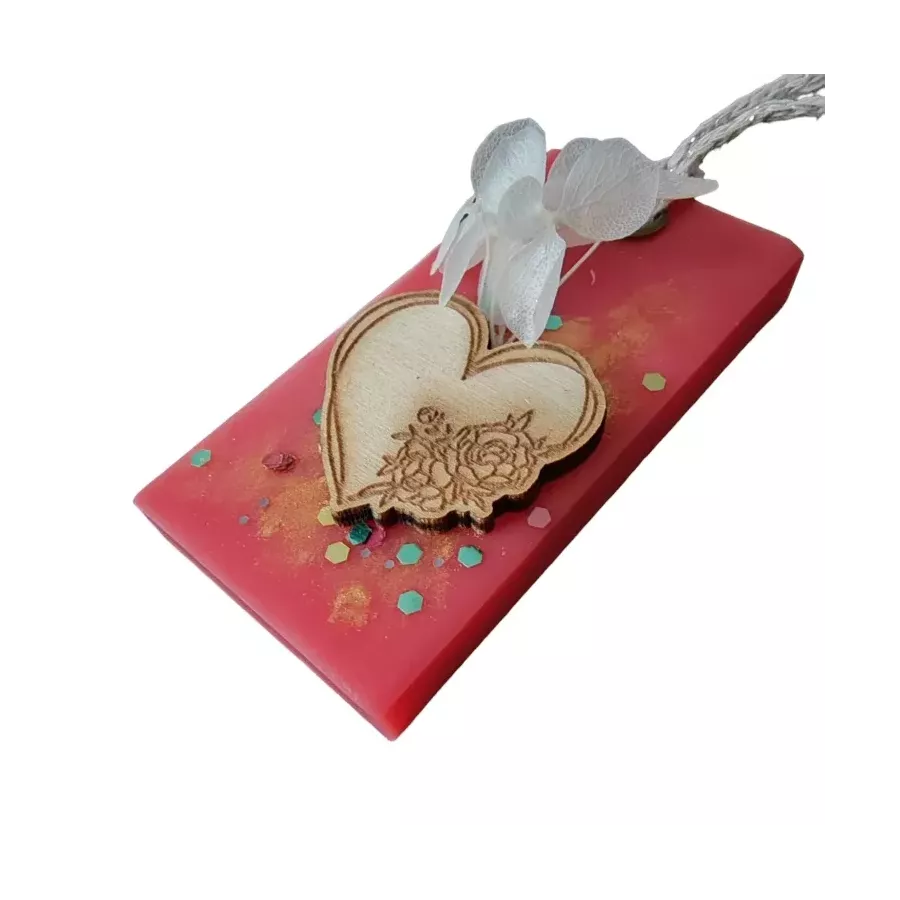 Suspension Parfumée avec Cœur en Bois Gravé - Fleur de Sakura Suspension Parfumée avec Cœur en Bois Gravé - Fleur de Sakura